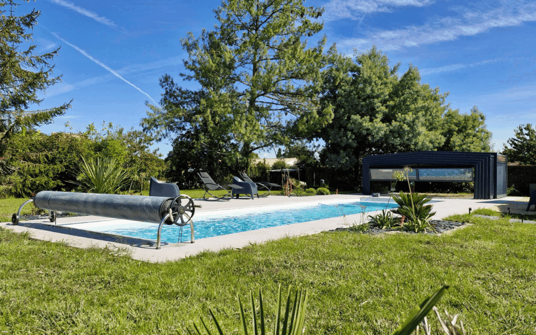 Bassin de nage 10×4 et abri de piscine mi-haut