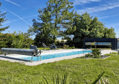 Bassin de nage 10×4 et abri de piscine mi-haut