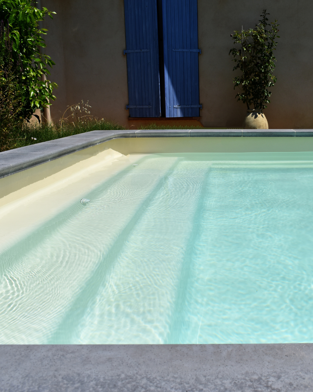Modèle de piscine Syrma